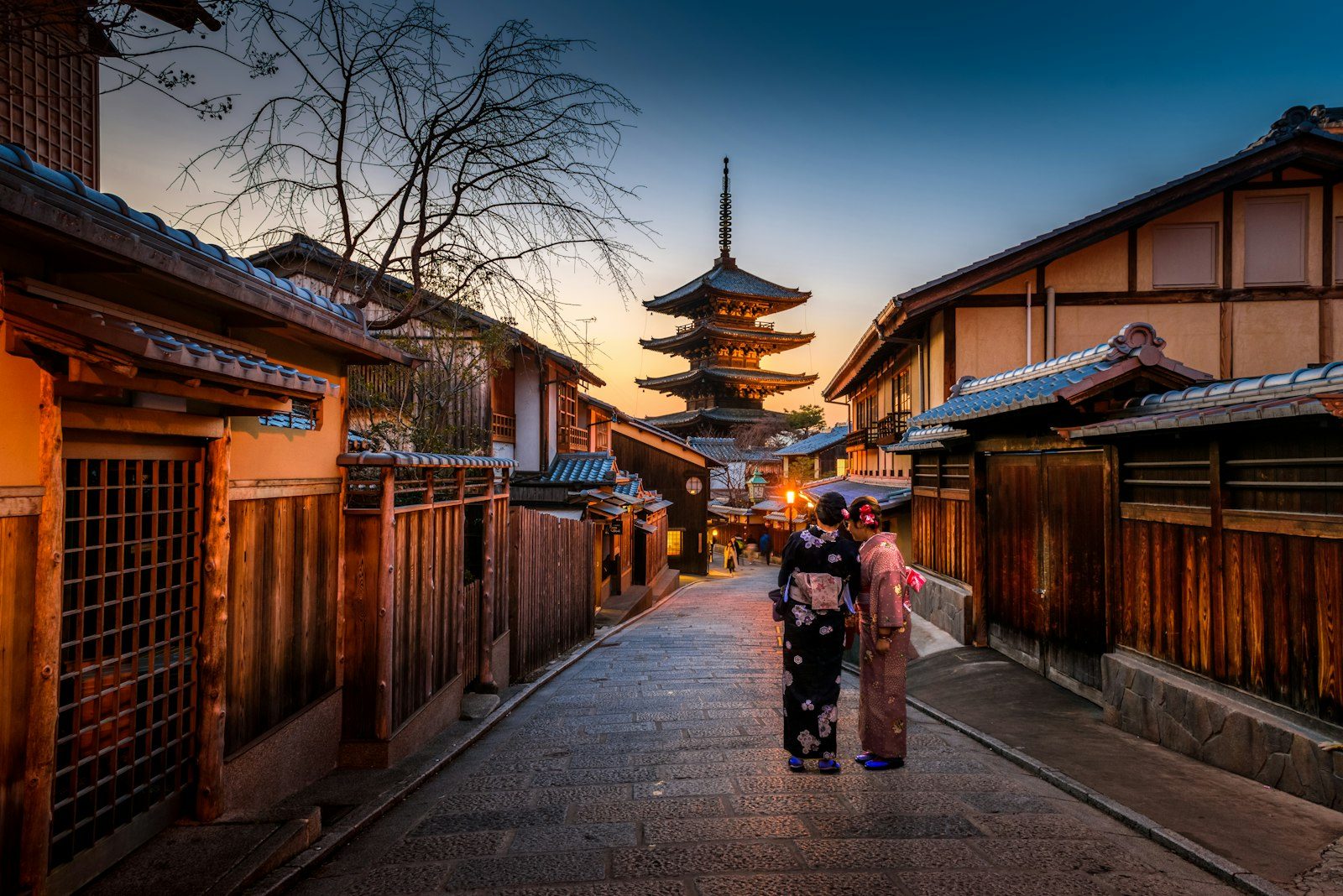 日本の街並み。海外では別の説明が必要になる